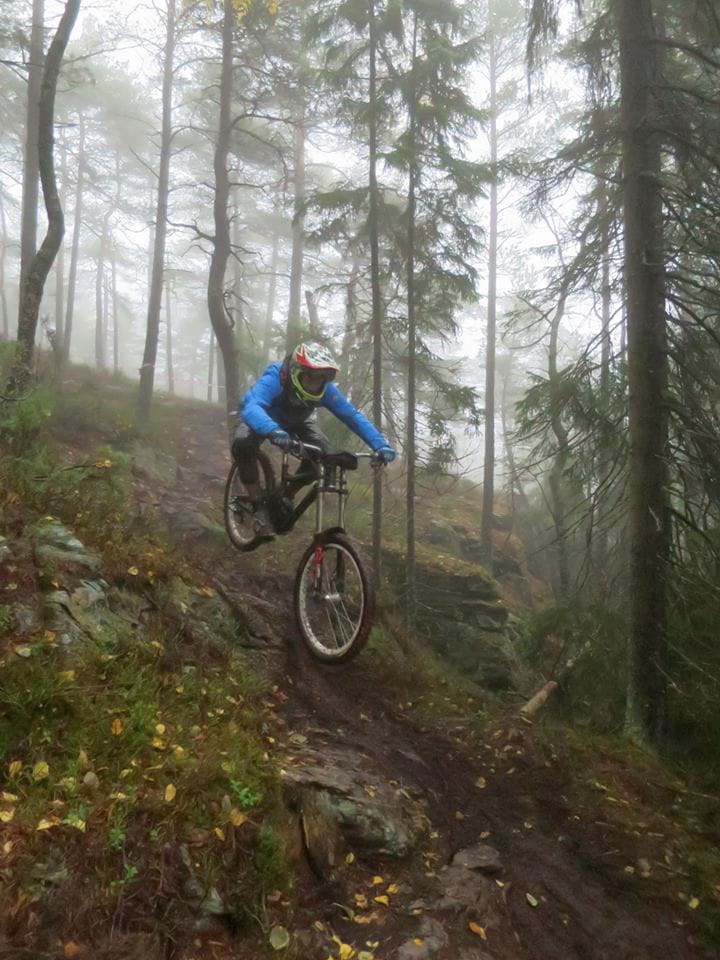 Kjerringåsen har løyper for syklister på alle nivåer. Foto: Kjerringåsen DH Kjerringåsen DH - Foto Kjerringåsen DH copy