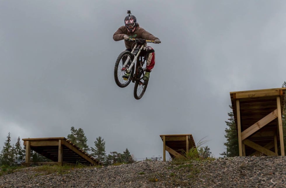 Kjerringåsen DH har elementer og løyper for alle nivåer. Foto: Eventfotografene Kjerringåsen DH - Eventfotografene 1400x924