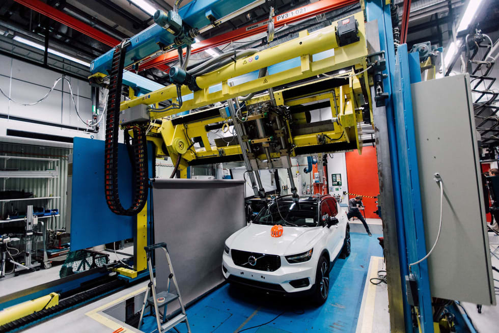 LAB: Mange hjelmer skal krasjes før POC og Volvo er i mål med forskningen.