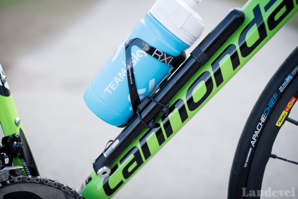 PUMP IT UP: Jada, vi tåler pumpe på ramma. En lang sak fra Specialized ordner opp når jeg punkterer. PUMP IT UP: Jada, vi tåler pumpe på ramma. En lang sak fra Specialized ordner opp når jeg punkterer.