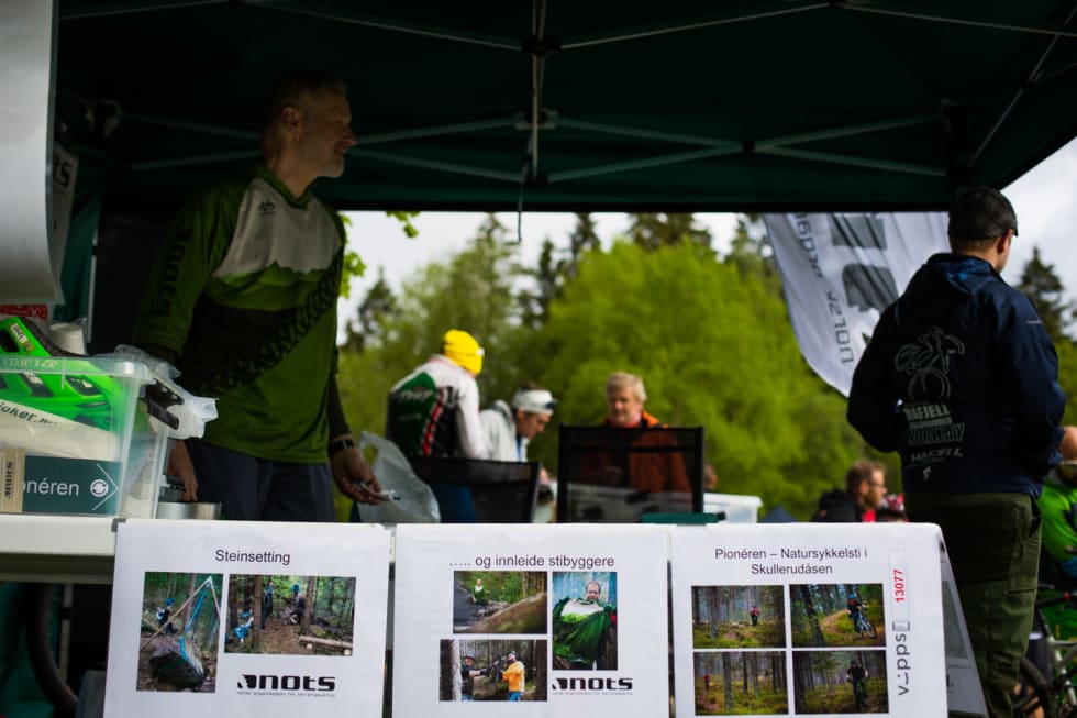 NOTS: Norsk organisasjon for terrengsykling (NOTS) har lagt ned betydelig arbeid med Pioneren. De var på plass med stand og her lederen for Oslo og omegn Øyvind Rørslett. (foto: Snorre Veggan) terrengsykkelrittet-5399a