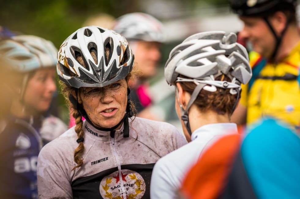 SOSIALT: Terrengsykkelrittet er ikke bare konkurransen, men vel så mye en sosial happening. (foto: Snorre Veggan) terrengsykkelrittet-9063a
