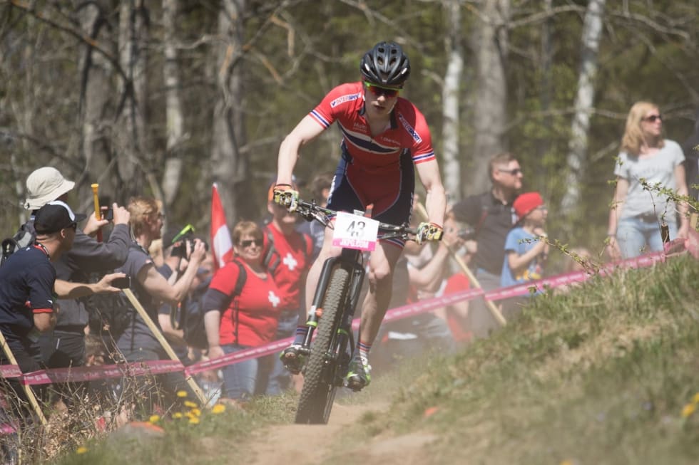 Martin Siggerud ble nummer 16, hårfint bak klubbkompis Tobias Halland Johannessen. Foto: Bengt Ove Sannes Martin Siggerud - XCO jr - Bengt Ove Sannes