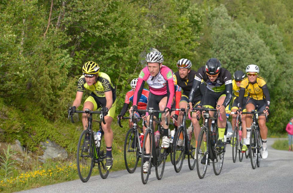 Feltet under første etappe på Tour de Hallingdal 2015. Foto: Børge Jensen Etappe 1 m Alpers - Foto Børge Jensen 1400x924