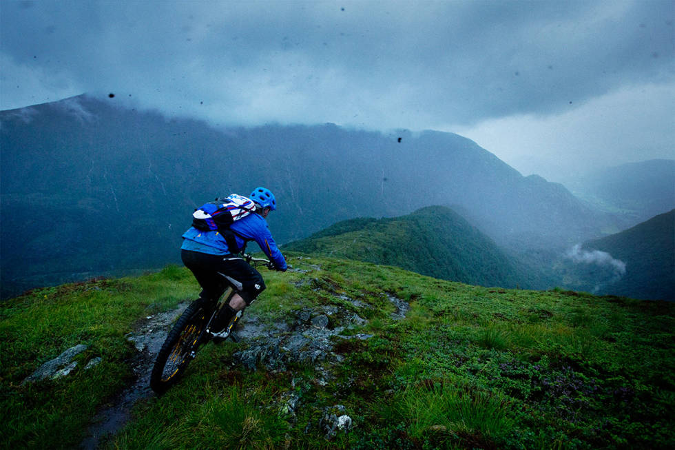 UTFORBYEN: Rundt Bergen finnes flere muligheter for bratt stisykling. Toro er en av de mest populære, og en av utforveteranen Espen Johnsens(bildet) favoritter. Foto: Kristoffer H. Kippernes Bergen