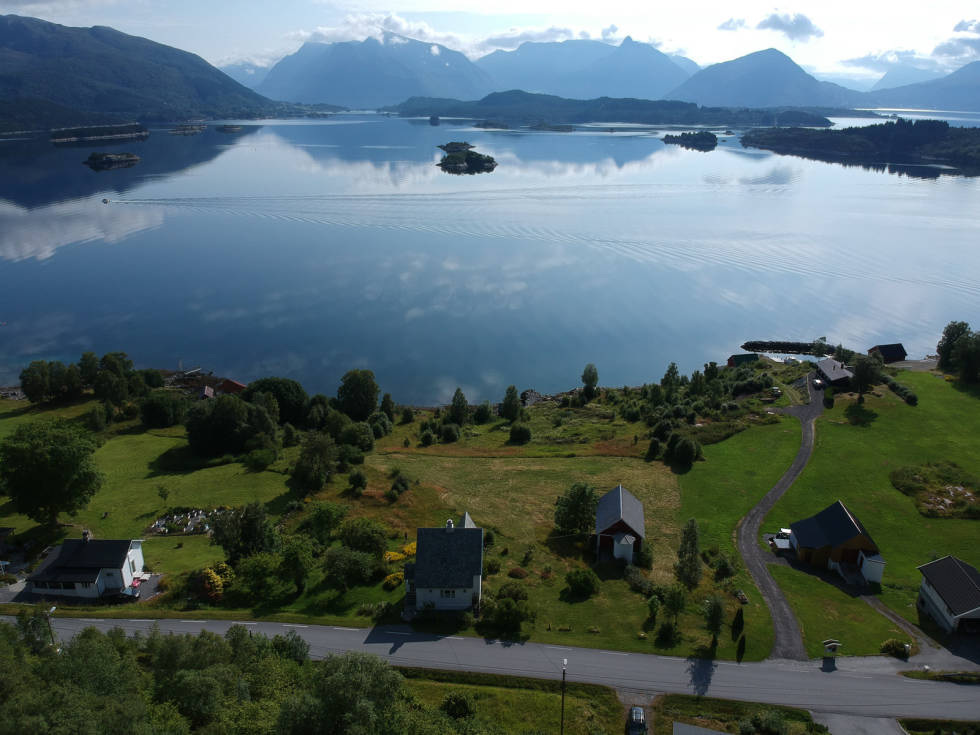 LES: Husk å les om lover og regler før du setter i gang. Foto: Bård Smestad Drone topptur