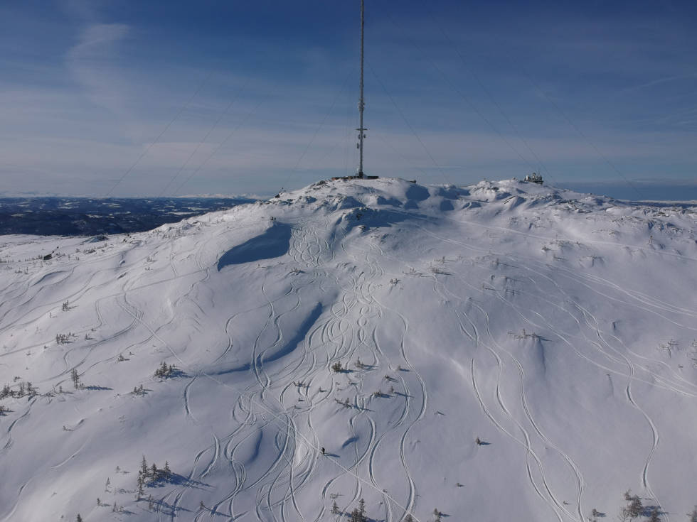 PÅ TUR: Bård Smestad har ofte med seg drone på topptur. Foto: Bård Smestad Drone topptur