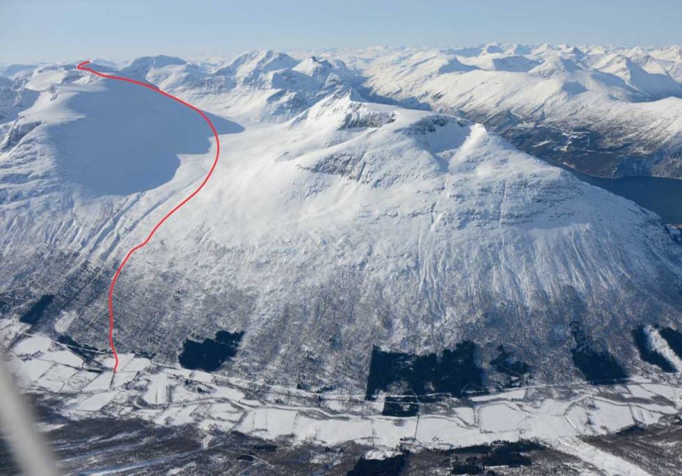 Dronningkrona sett fra vest. Foto: Ludvig Killingberg. / Trygge toppturer. Dronningkrona sett fra vest.