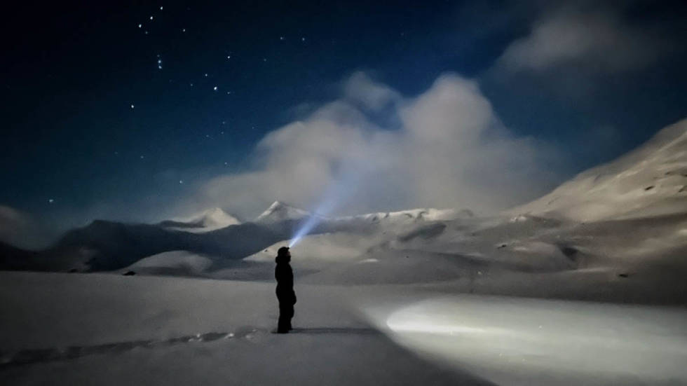 Legger ved bildet av meg tatt av Andreas Vedeld rett utenfor Leirvassbu i Jotunheimen kveld Lørdag. Helgen var preget av dyp løssnø, sol, null vind og kaldt vær. Med andre ord, vilt bra! Var i forbindelse av skredkurs gjennom Gjendeguiden. Leirvassbu