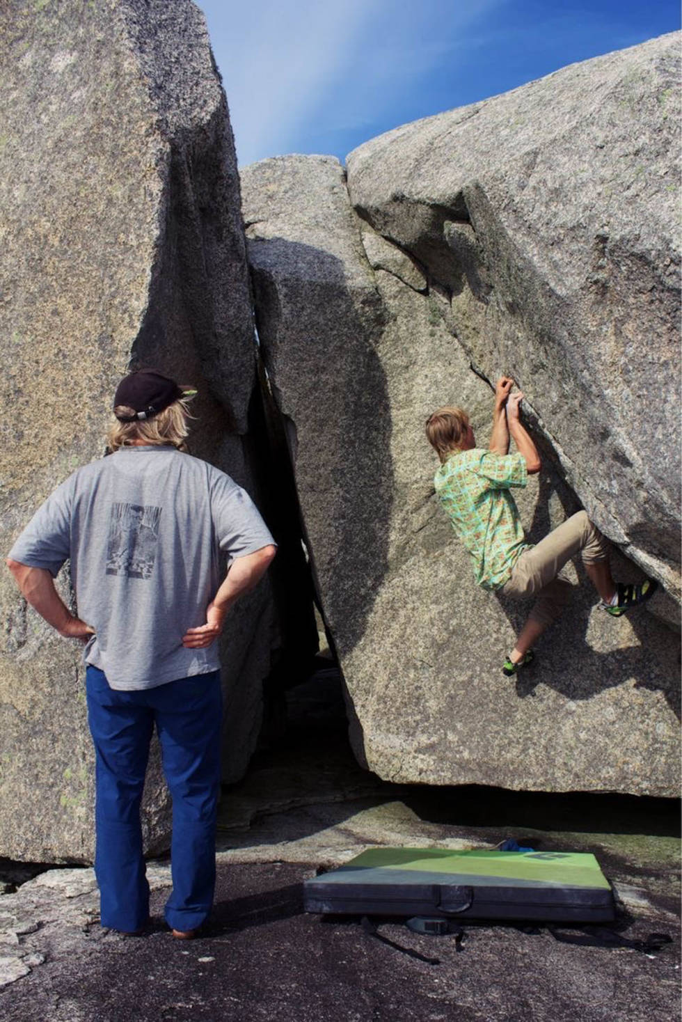 BULDRING: En ca 6c+ uten navn på Graceland. Foto: Sunniva Sørheim Utsira buldring