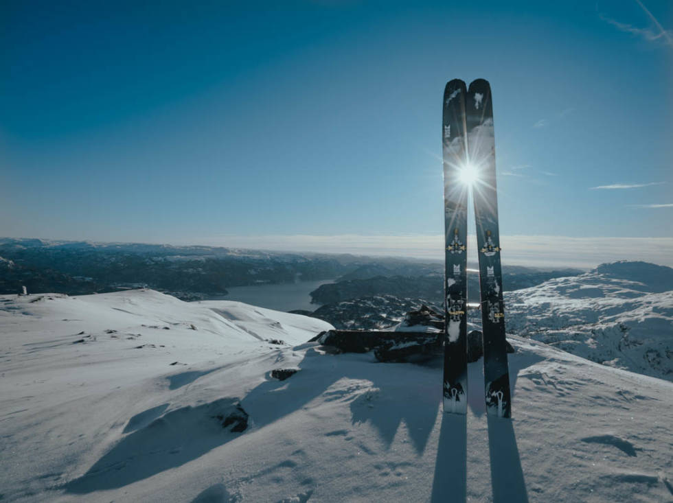 Tur på fredag i Suldal, Rogaland med nye ski. Soleitind fra sgn gjorde susen i puddersvinger ned til fjorden Suldal