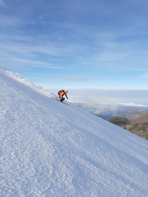 NEDKJØRING: Bård Smestad på vei ned Fløtatind. Foto: Ola Hovdenak Fløtatind