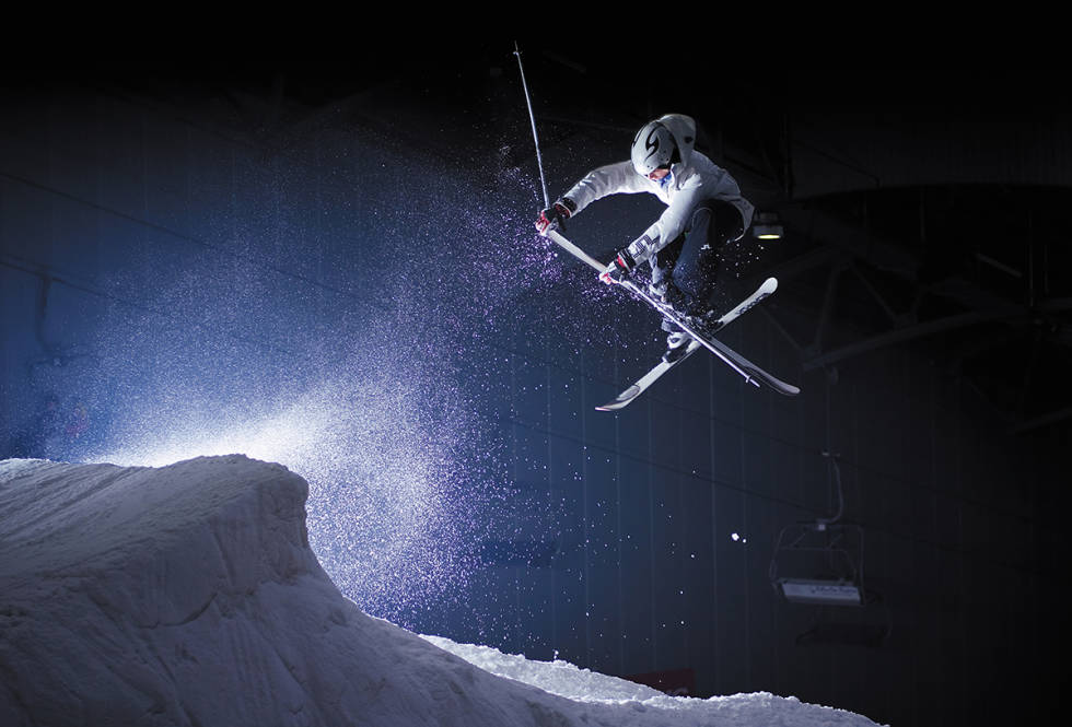 BEGRENSET MORO: De fleste skihaller har park, men store hopp er mangelvare. Foto: Vegard Breie Frido på hopp i innehall.