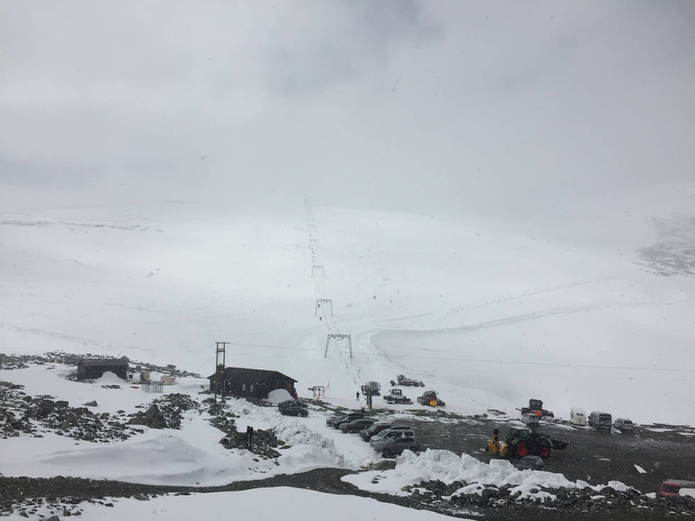 ÅPNER: Galdhøpiggen sommerskisenter åpner 16. mai. Foto: Tore Meirik Galdhøpiggen sommerskisenter