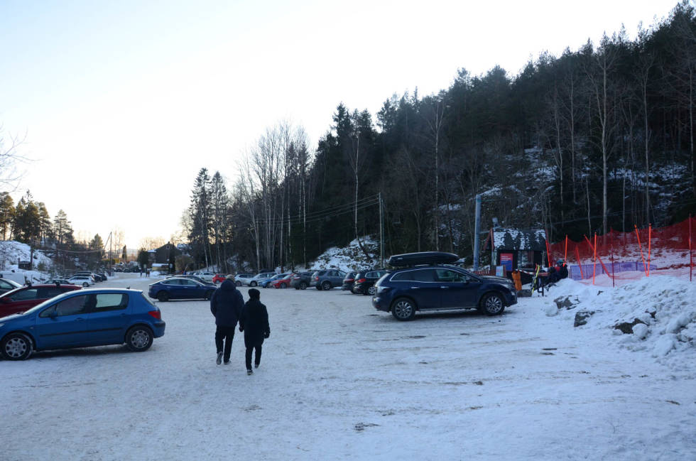 DALSTASJON: Påstigningen på stolheisen blir etter planen det som i dag er parkeringsplassen på Årvoll. Foto: Erlend Sande Årvoll