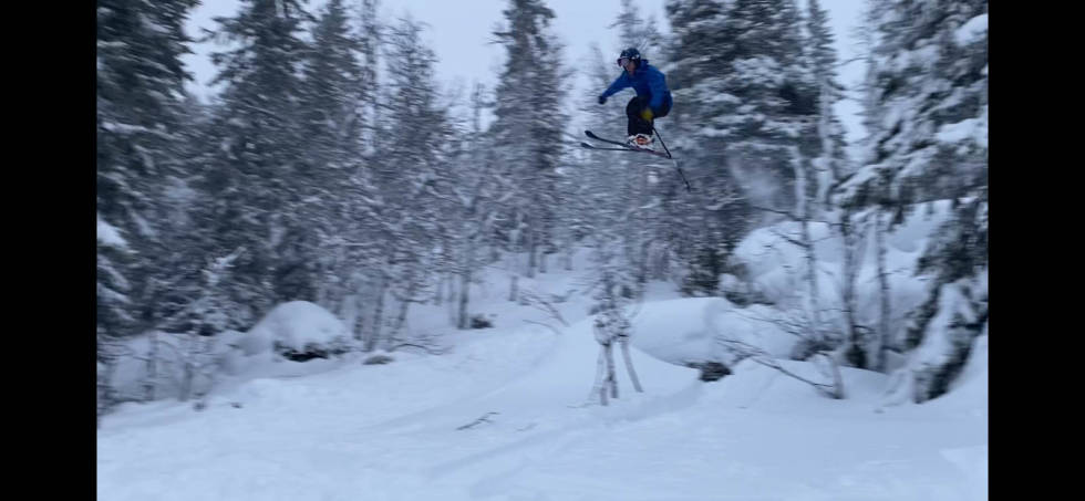 Bilde er tatt på Skinnuten i Rauland fredag 19.02-21. Siste dagen med løssnø før mildværet inntraff. Skikjører er Lars Olav Kåsa 16år. Foto: Hans Olav Kaasa Rauland