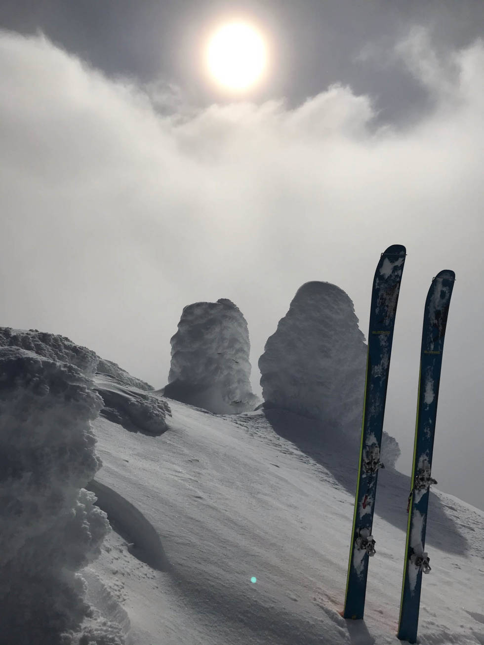 Gikk 3 1/2 time i full snøkave , og så når eg kom på toppen av Skårasalen 1542 så titta sola fram gitt. Søndag 07.mars 2021. Foto: Harald Magne Haugen Skårasalen
