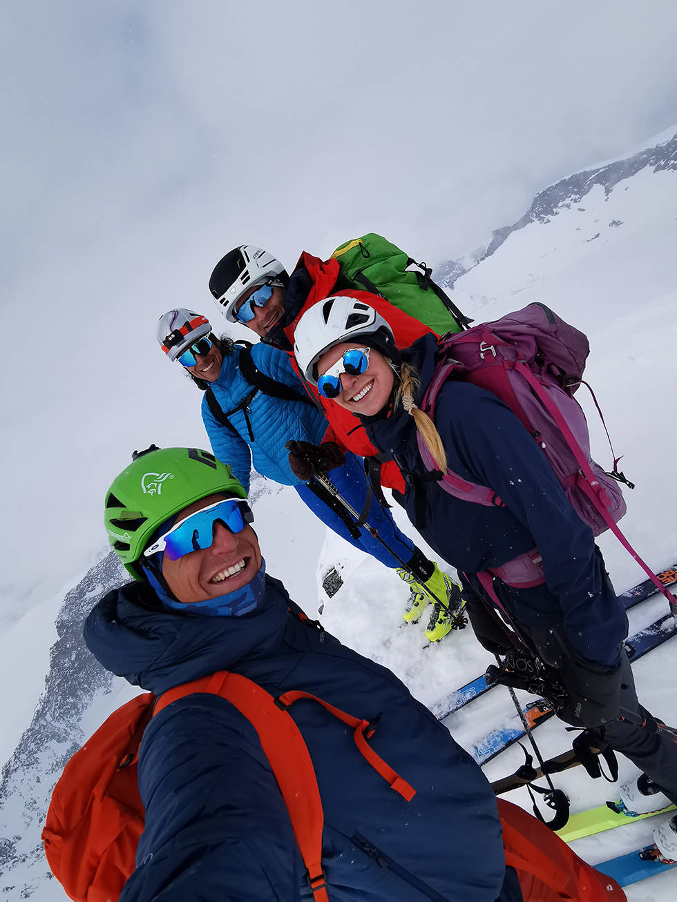 TURFØLGET: Gjermund Nordskar gikk turen sammen med sammen med Sylvia Nordskar, Jo Hoff Nordskar og Jo Rinfheim. Foto: Gjermund Nordskar Høgruta i Jotunheimen