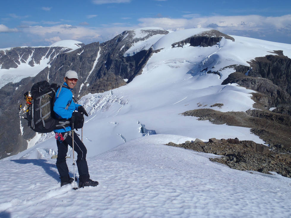 PÅ TOPPEN: Espen Nordahl på toppen av Jiekkevarri. Foto: Heidi Berg Espen Nordahl på toppen
