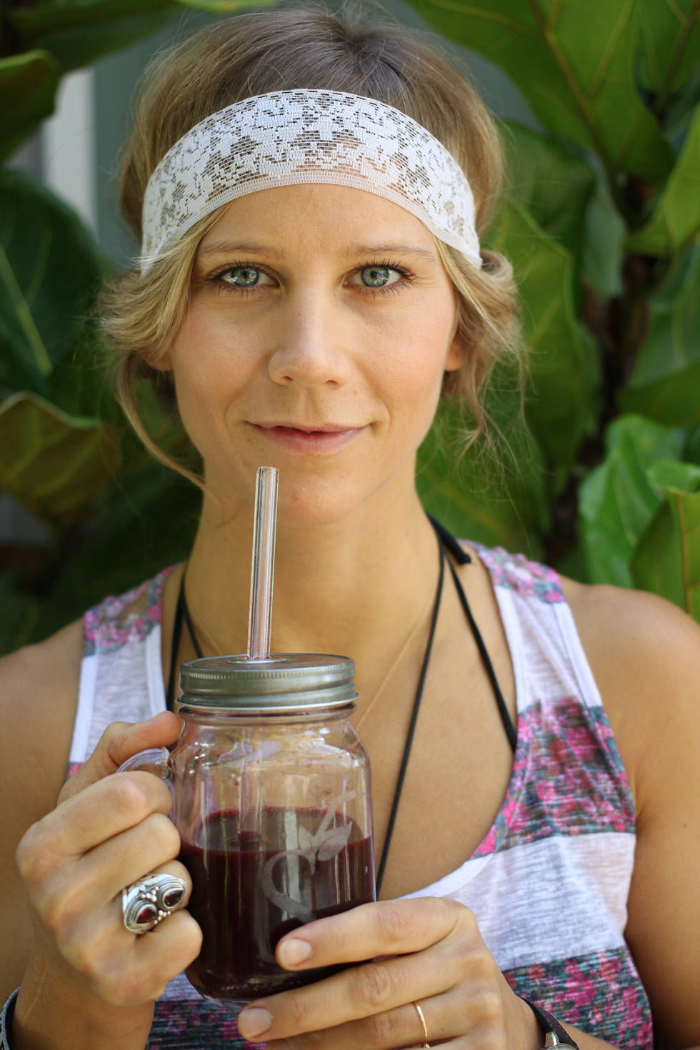 «Simply Straws er gjenbrukbare glassugerør.» Bilde: Chanelle Sladics Kjersti Buaas portrett.