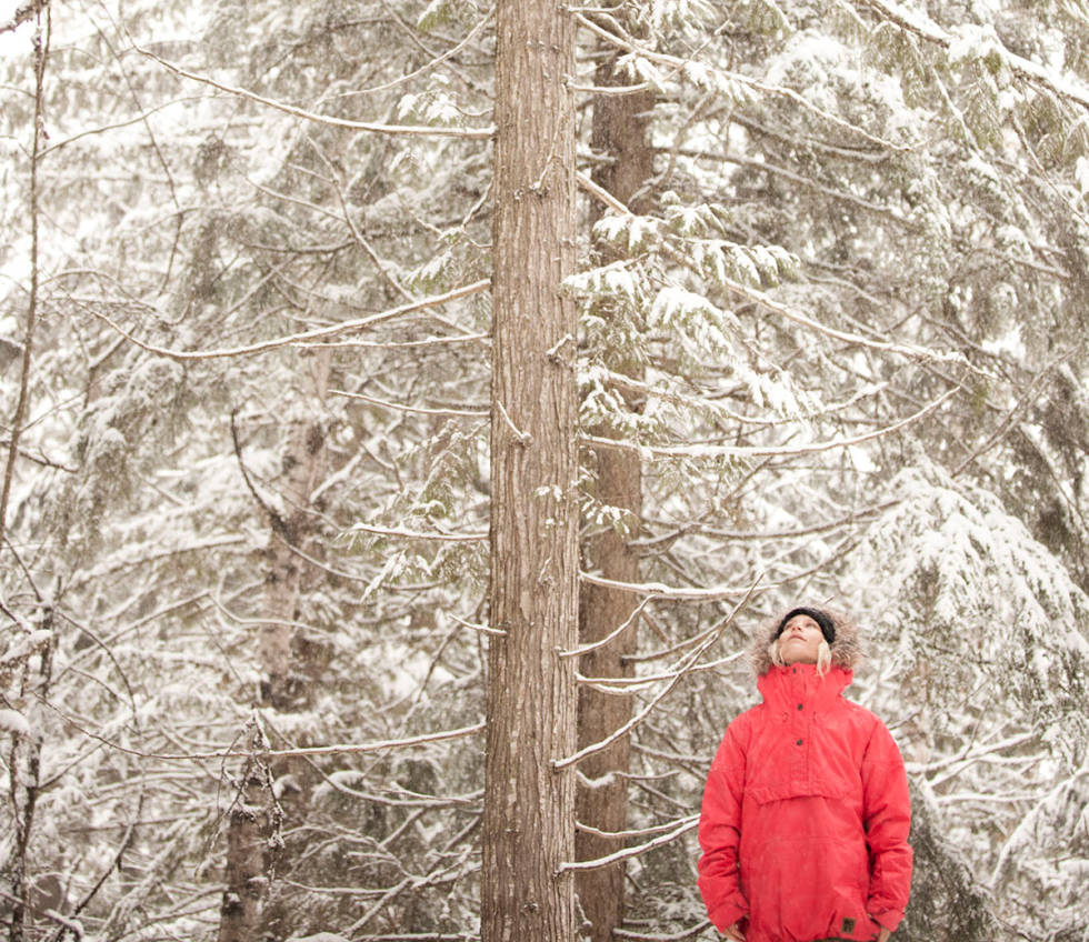« I skogen blant trærne i Revelstoke, Canada - det er livet det!» Foto: Matt Georges Kjersti Buaas i skogen.