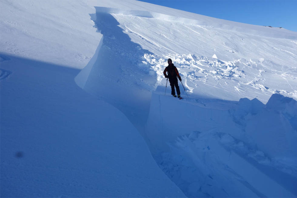 NY BOK: Kjetil Brattlien har gitt ut ny bok om snøskred. Foto: Foto: Marte Stensland Jørgensen Kjetil Brattlien