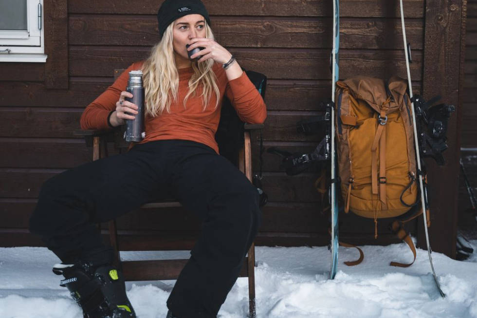 KLÆR: Northern Playground lagde først ziplongs, men har nå mest salg på klær som longsleeve, som du ser på bildet. Foto: Northern Playground Northern Playground