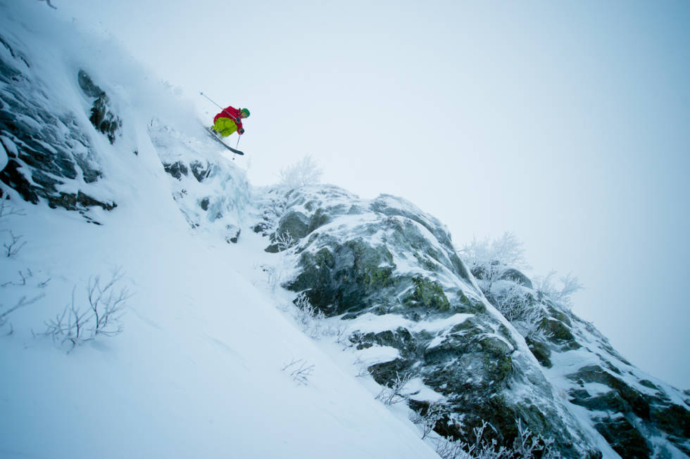 KONTROLL: Frikk Tore Kristiansen hucker Skavlein med stålkontroll –for en gangs skyld uten å være opp/ned i løpet av luftferden. Foto: Vegard Breie Lemonsjøen Vågå