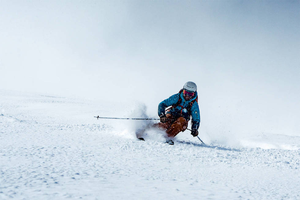 LETTE SKI: Erlend Sande i vinterlige forhold på Galdhøpiggen sommerskisenter med Hagan Core 89 på beina. Foto: Martin I. Dalen Lette toppturski