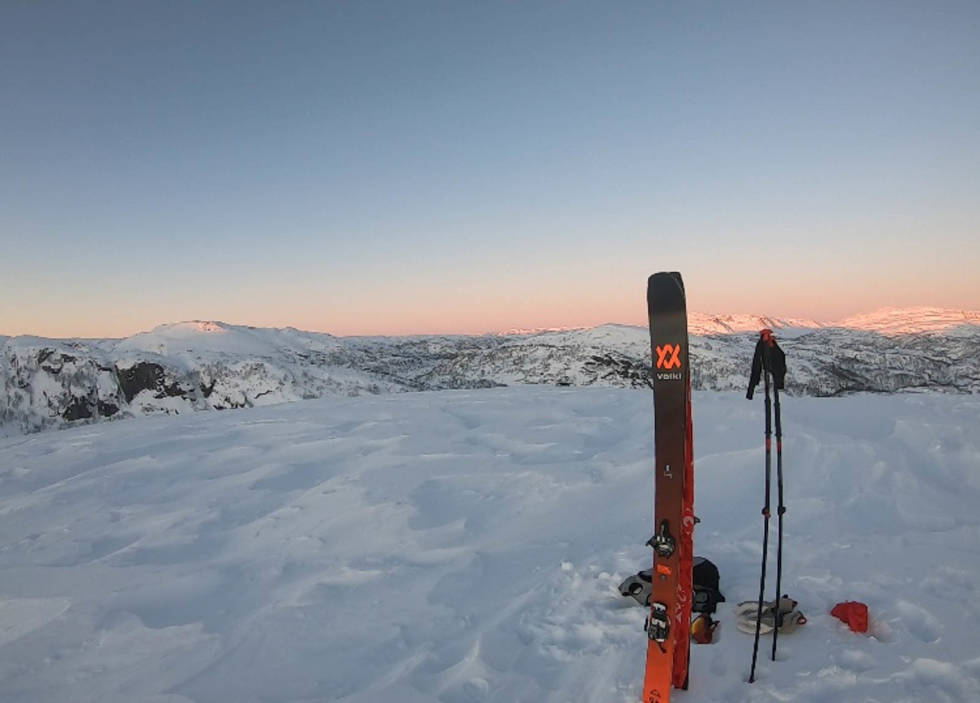 Bilde tatt i Sirdal. Gikk kveldstur fredag 12.februar alene. Min tredje tur på randone. Helt vindstille og gikk akkurat glipp av solnedgangen dessverre, men fikk en fin stund likevell før jeg satte kursen ned igjen. Foto: Lotte Martine Hagen Sirdal