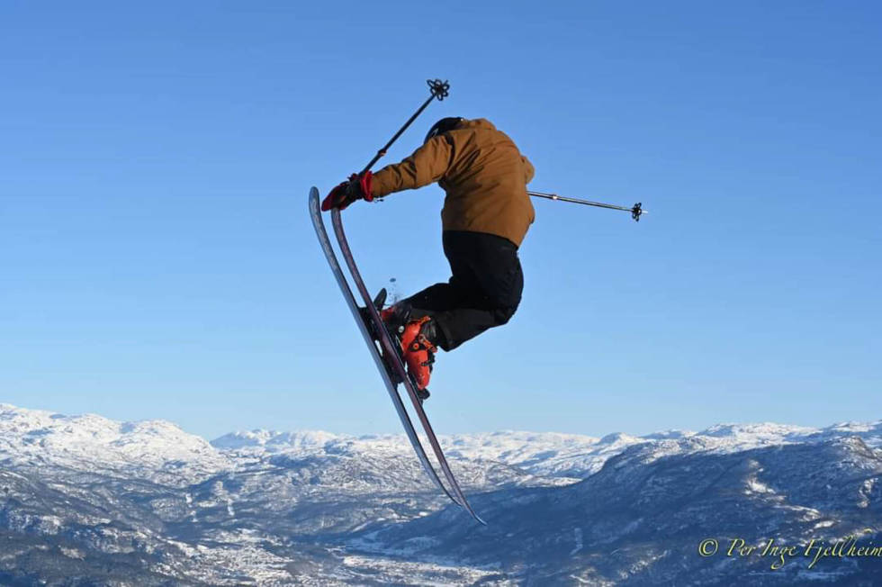 Sauda skisenter har mye bra og lekent terreng som er kjekt for alle! Når været slår bra inn, er det ingen tvil om hvor man skal. Foto: Per Inge Fjellheim Sauda BCC