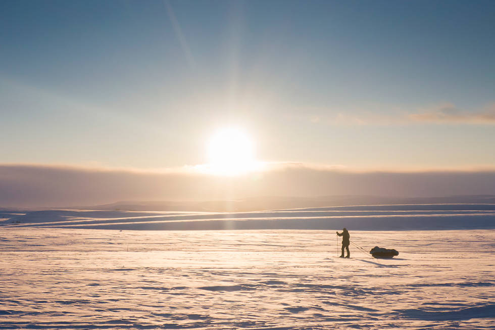 PÅ VEI: Mats Grimsæth på vei over Finnmarksvidda. Foto: Mats Grimsæth Finnmarksvidda
