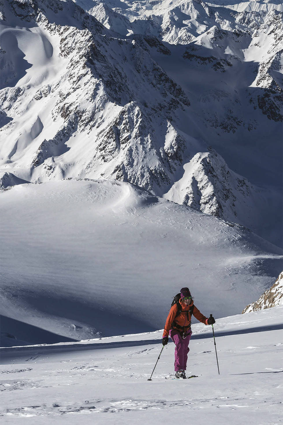 MILSLUKER: Melissa på vei mot Wildspitze før været slår seg skikkelig vrangt. Oppslags- bildet i denne saken viser hva forholdene endret seg til i løpet av et par timer. Foto: Hans Kristian Krogh-Hanssen Melissa Presslaber