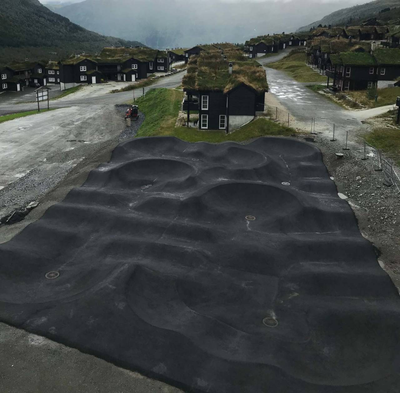ASFALTERT: Pumptracken i Myrkdalen har asfaltdekke. Foto: Joar Wæhle
