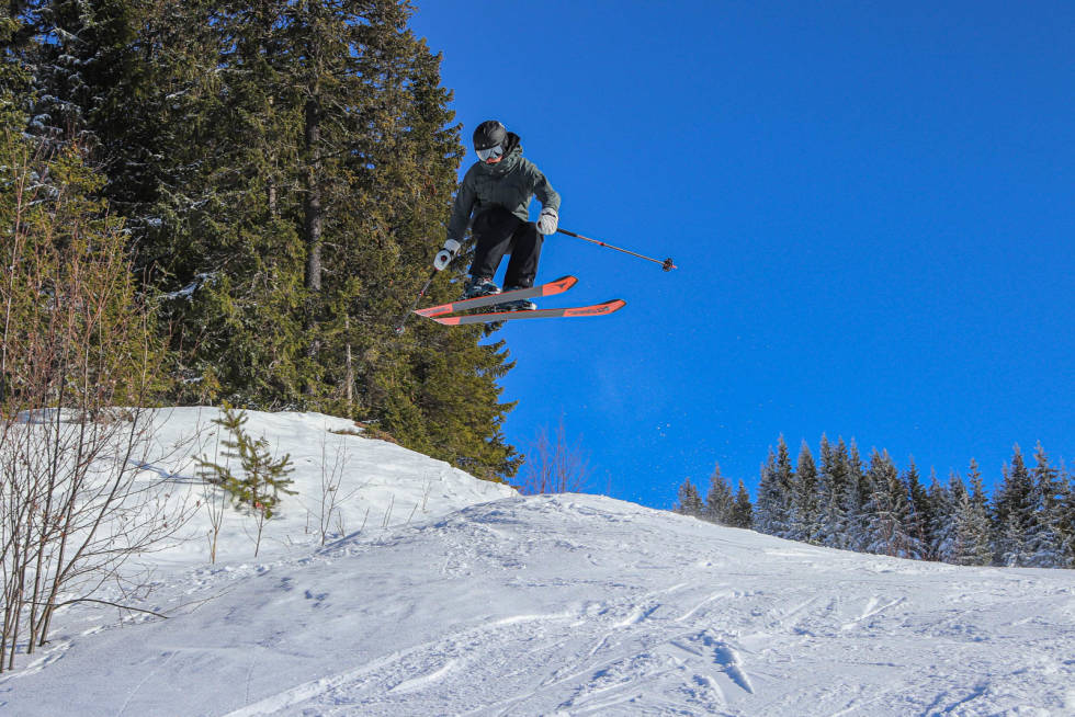 Hafjell, leking utenfor løypene i sol og knallforhold! På bilde: Olav Engen, Instagram: @olavengen Fotograf: Halvor Engen, Instagram @halvorengen. hafjell