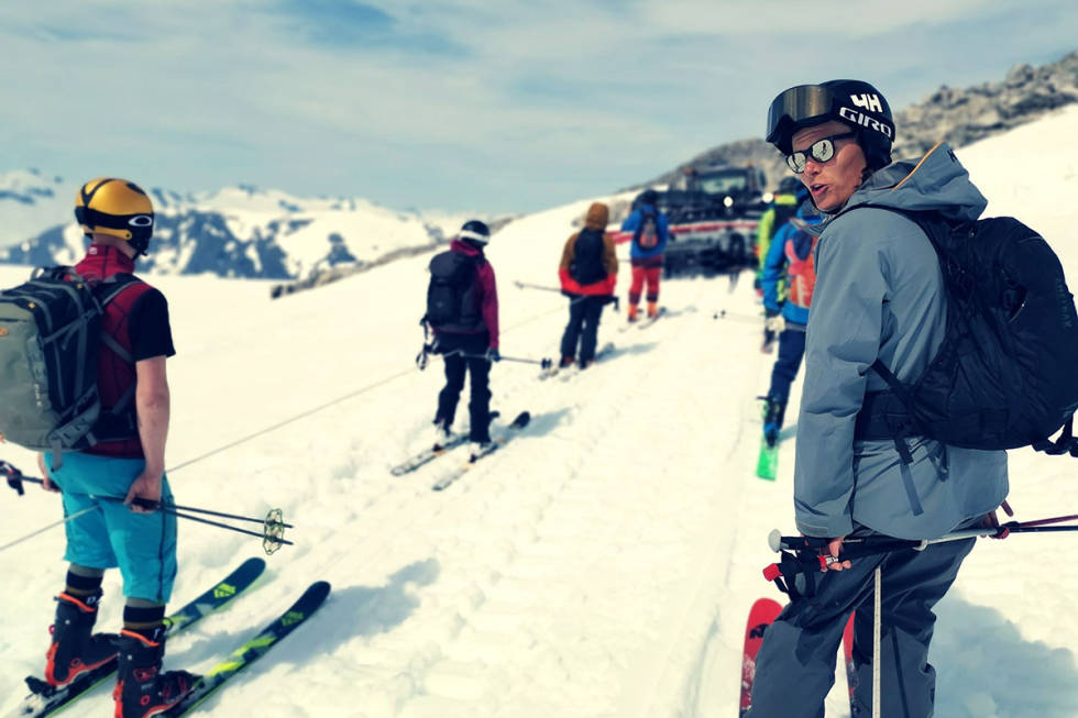 CATSKI: Øystein Aasheim på vei opp med beltevognen. Foto: Christian Nerdrum Stryn sommerski