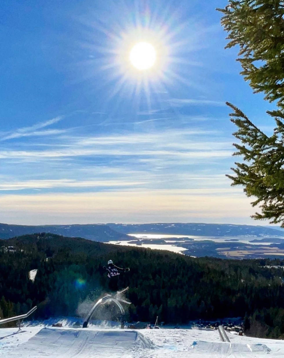 Takk for en strålende dag ringkollenparken og pellegangeskar Dere laget en flott ramme med vær og utsikt for dagens norfreeski cup! Foto: Øystein Tambur Ringkollen