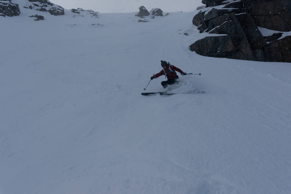 PÅ VEI NED: Lukas Heck på vei ned sørøstsiden. Foto: Gjermund Nordskar Galdhøpiggen