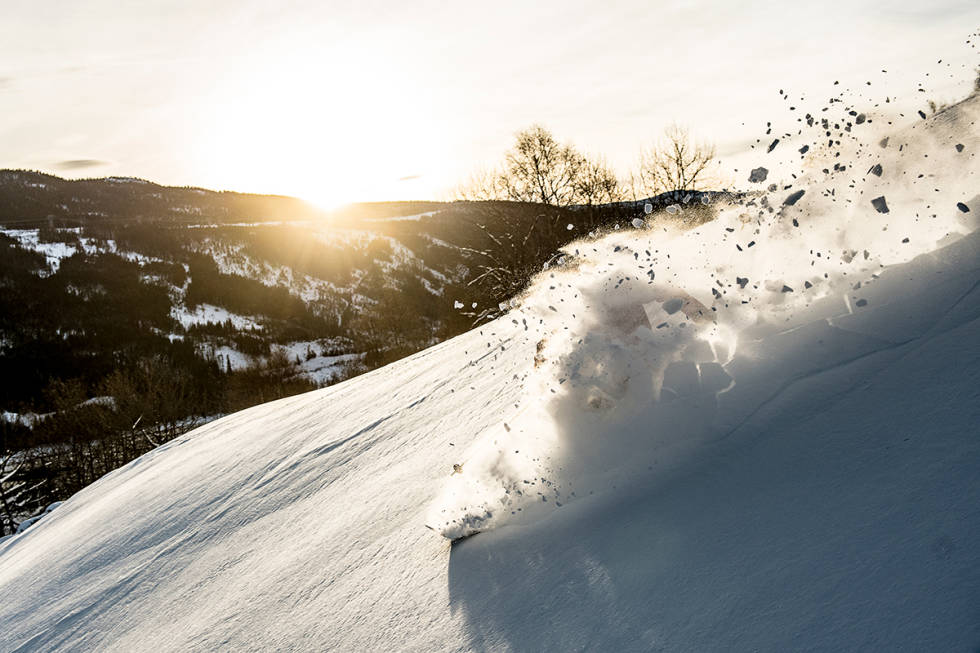 JORDKØYRING: Kjører du forbi RV7, er det lett å se at Ål har mange bratte jorder som innbyr til skikjøring. Foto: Vegard Breie Robert Ruud