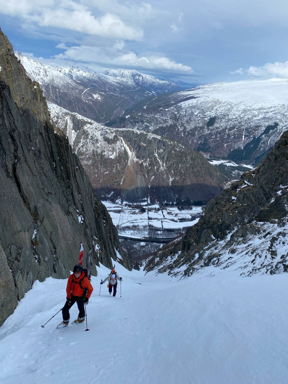 OPPSTIGNING: Saurenna byr på flott utsikt, men noen tunge høydemeter. Foto: Sebastian Qvist Saurenna Sunndal