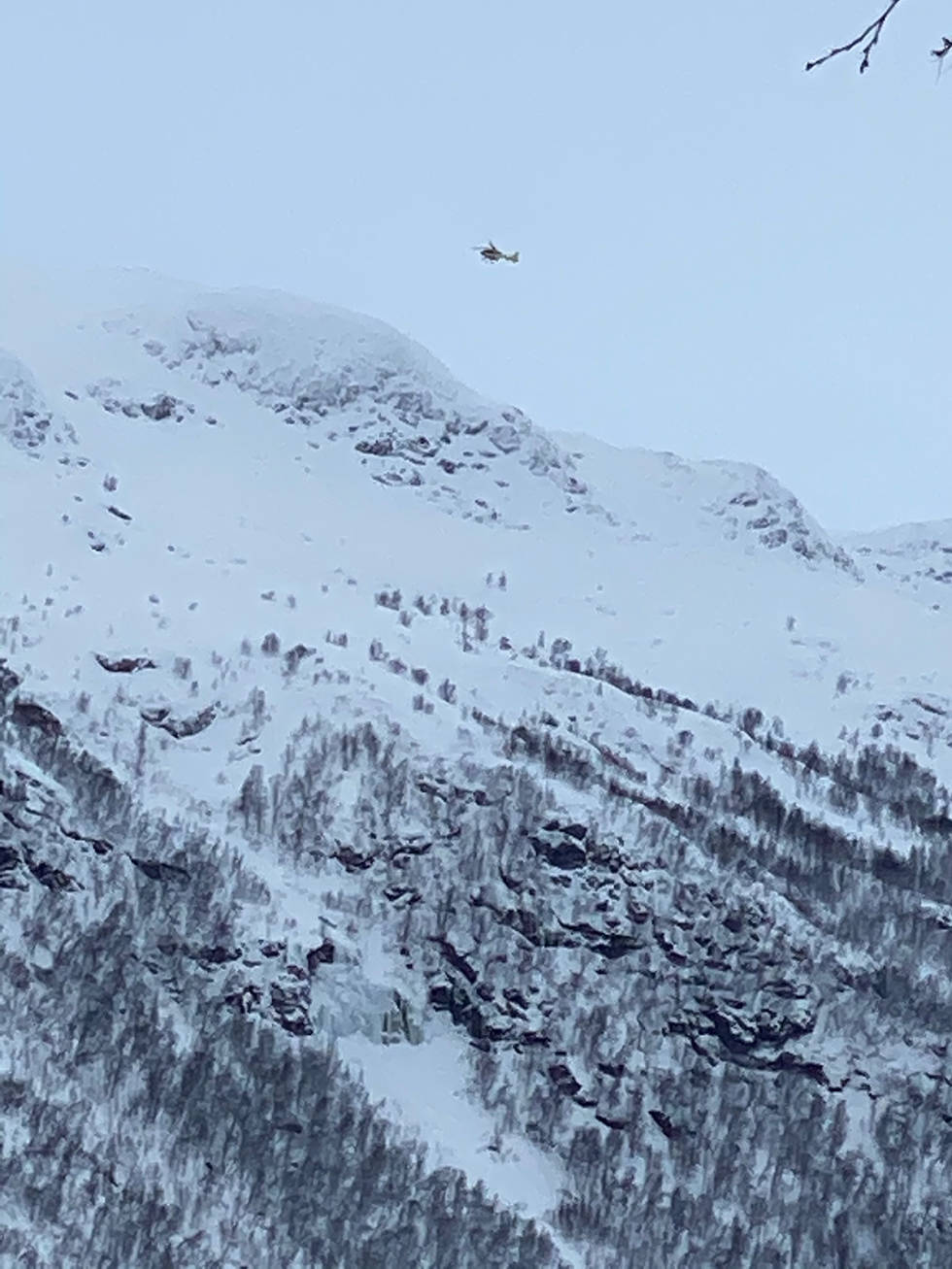 LETEAKSJON: Det har vært en stor leteaksjon i Hemsedal. Foto: Audun Holmøy Røhrt Hemsedal snøskred