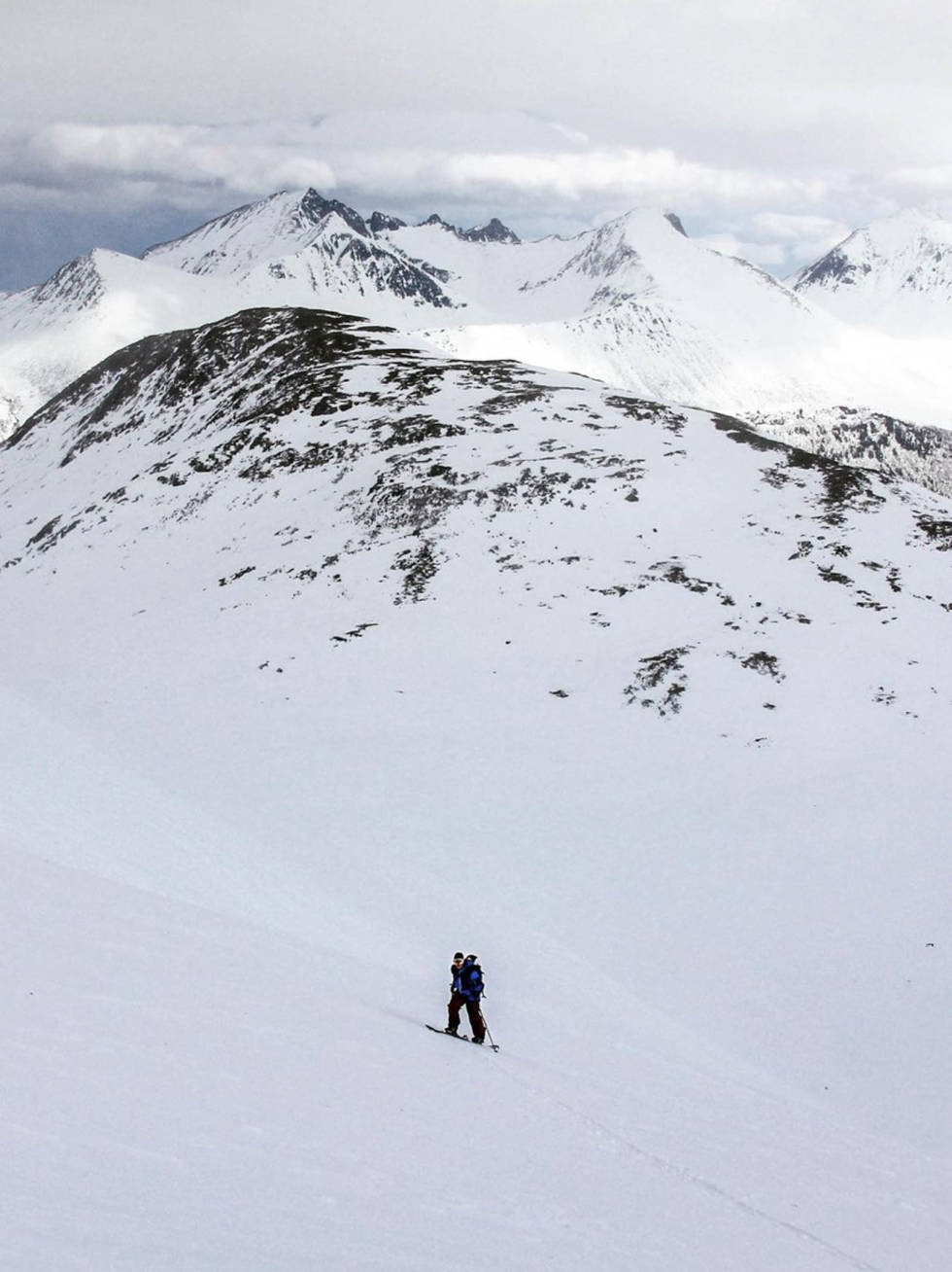 Hvilken er din favorittopp? Og i hvilket område? Sunnmøre, Lofoten, Jotunheimen, Lyngen eller andre? Foto: Splitboardprat Romsdalseggen