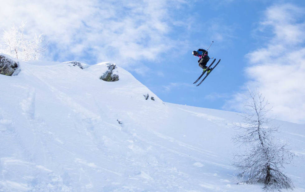 ANDREPLASS: Her spinner Stinius Skjøtskift inn til andreplass i første konkurranse i Verbier Freeride Week. Foto: FWQ Stinius kjører til seier i Verbier Freeride Week