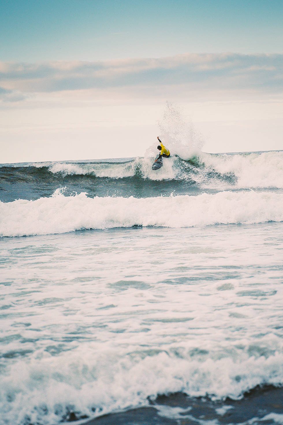 DAG 1: Luca på dag 1 av surf-NM. Foto: Rasmus Brøgger Luca surf nm