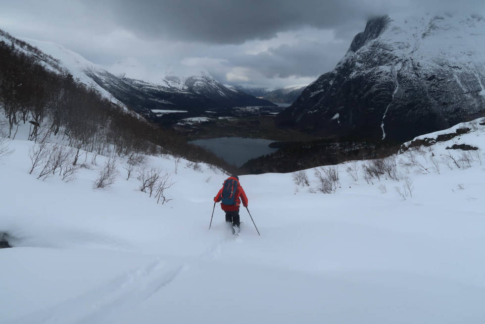 MOT VANNET: Turen ble avsluttet ned mot Eikesdalsvatnet. Foto: Bård Smestad Topptur Svartvassbu