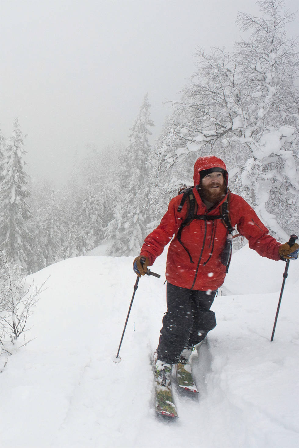 KORTREIST JOURNALISTIKK: Hans Petter Hval trodde aldri han ville få sjansen til å skrive repor- tasje om sitt nærmeste fjell. Eller ås, da. Totenåsen. Men så skjedde det. Foto: Sveinung Svends Totenåsen Topptur