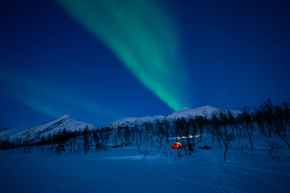 FINT: Det er ikke rart familien forelsket seg i naturen. Foto: Christer Rognerud Nordlys på tur