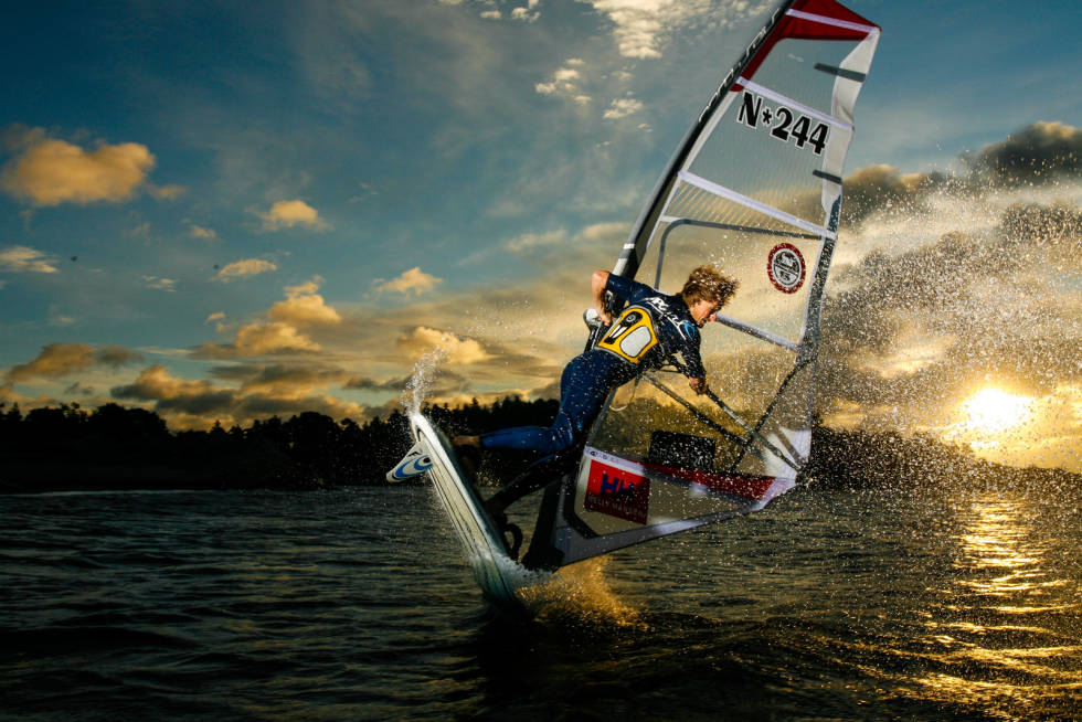 UTSATT, MEN FLATT: Larkollenområdet er stort og fortjener en spotguide i seg selv, men freestyle foretrekker Magne Janitz å utøve på Teibern. Foto: Nils-Erik Bjørholt Windsurfing Oslofjorden