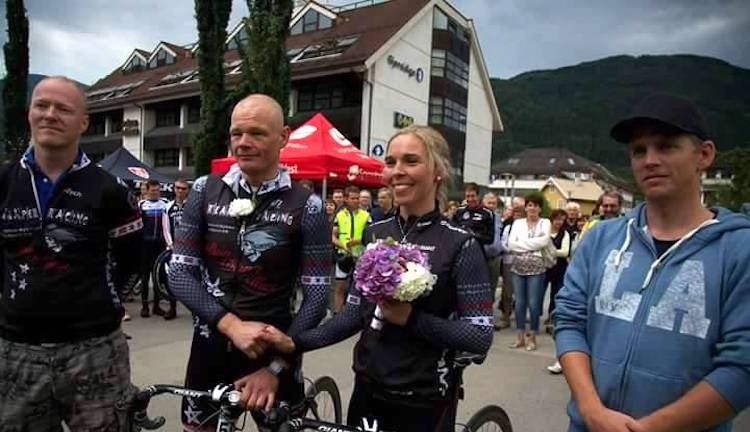 GODE MINNER: Anders Bernhoft og Monica Stohaug giftet seg etter målgang i Jotunheimen Rundt 2014. Foto: Håvard Nesbø Eirik Granly - Anders Bernhoft og Monica Storhaug wedding - Thomas Nielsen JR 2014 - Photo Håvard Nesbø 750x