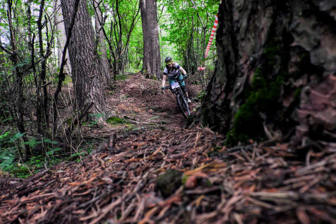 TRENDURO: Lite er så godt tilpassa sosiale medier som trendsykkelsporten enduro. Foto: Daniel Sapak